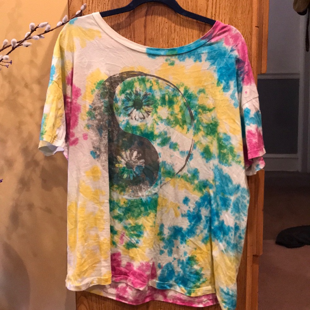 Hometown Heroes Yin Yang Tie Dye Tee